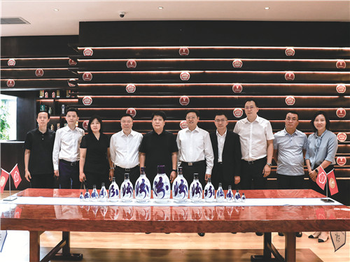 1601274927211198.jpg 吴向东董事长接见汾酒股份公司副总经理李俊一行2.jpg